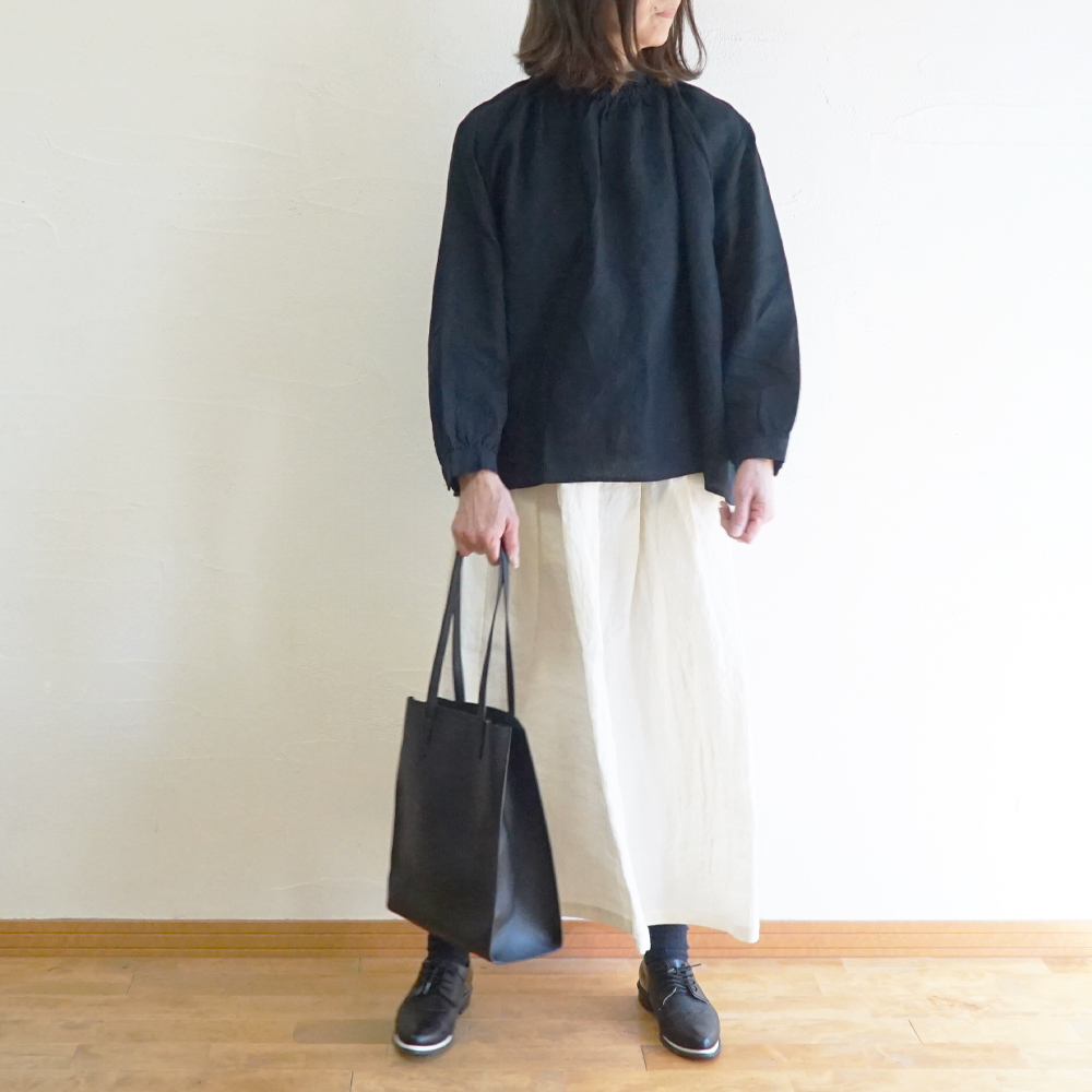 フリルブラウス 