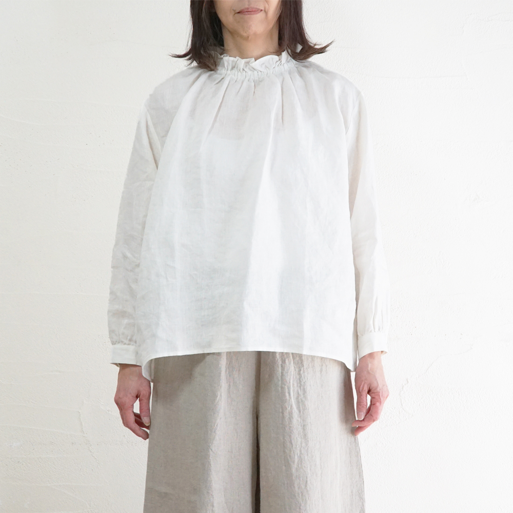 フリルブラウス 