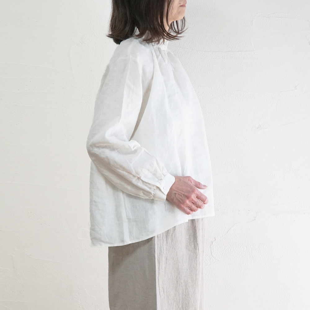 フリルブラウス 