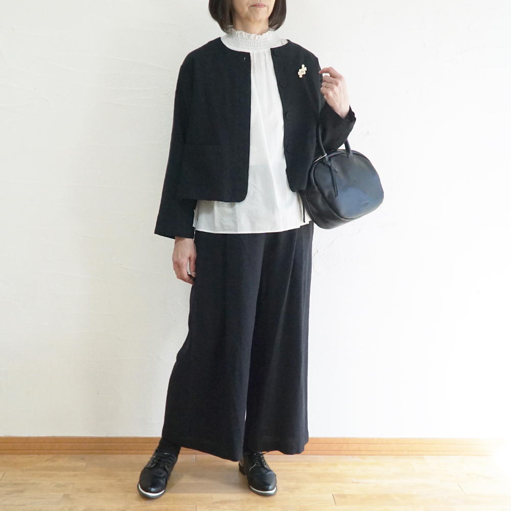 シャーリングブラウス 