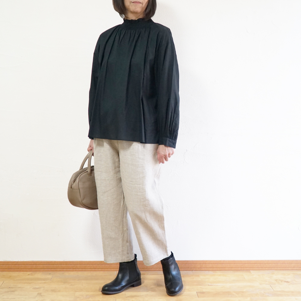 シャーリングブラウス 