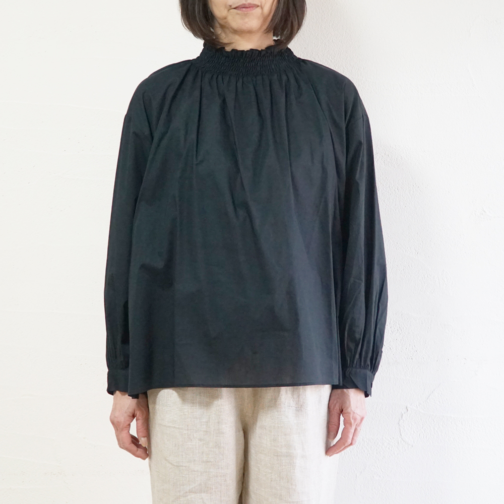 シャーリングブラウス 