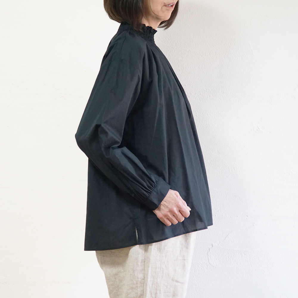 シャーリングブラウス 