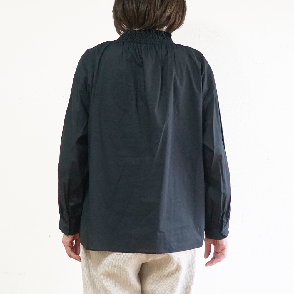 シャーリングブラウス 