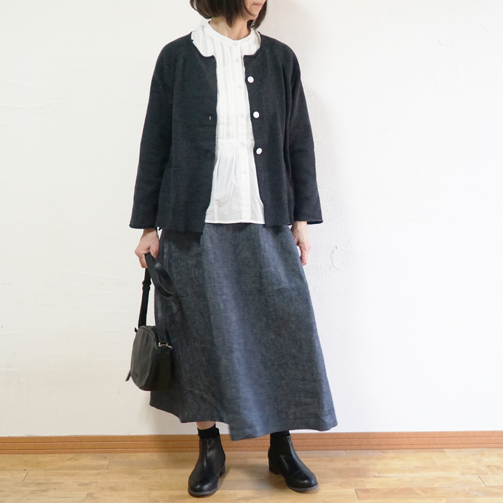 ピンタックブラウス 