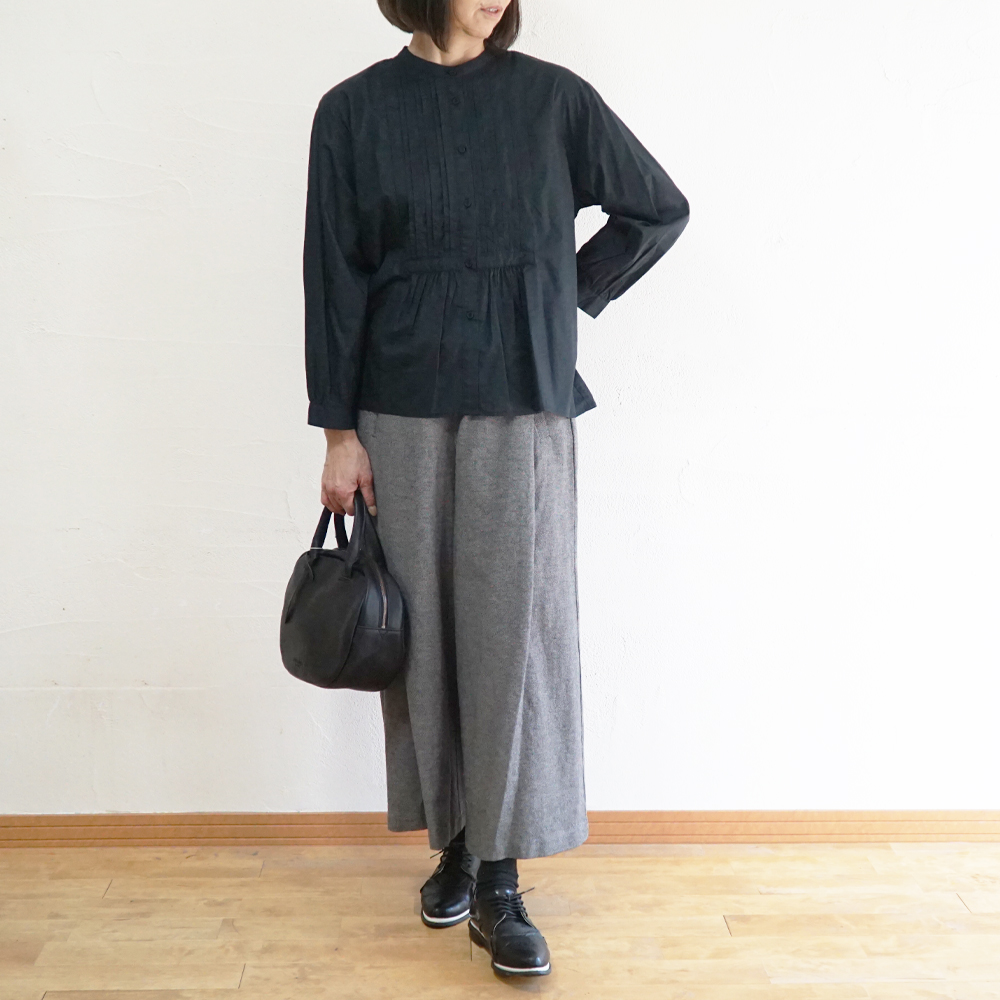 ピンタックブラウス 