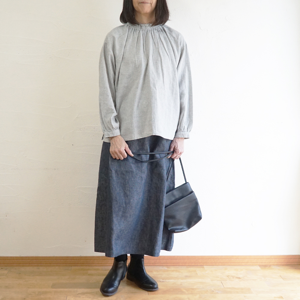 フリルブラウス 