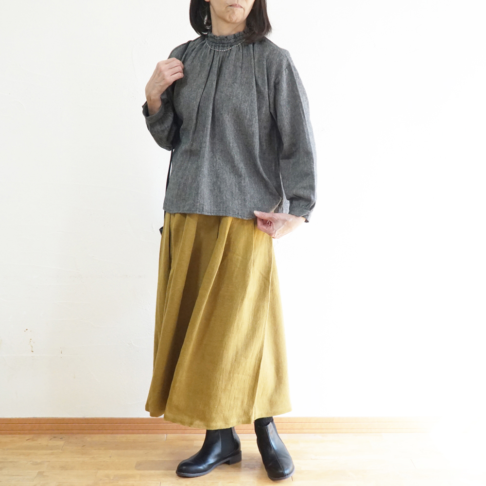 フリルブラウス 