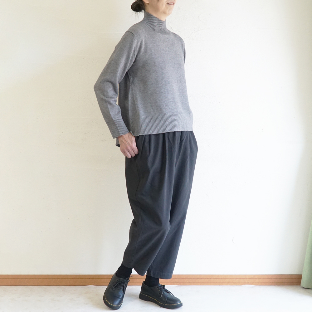 テーパードパンツ 