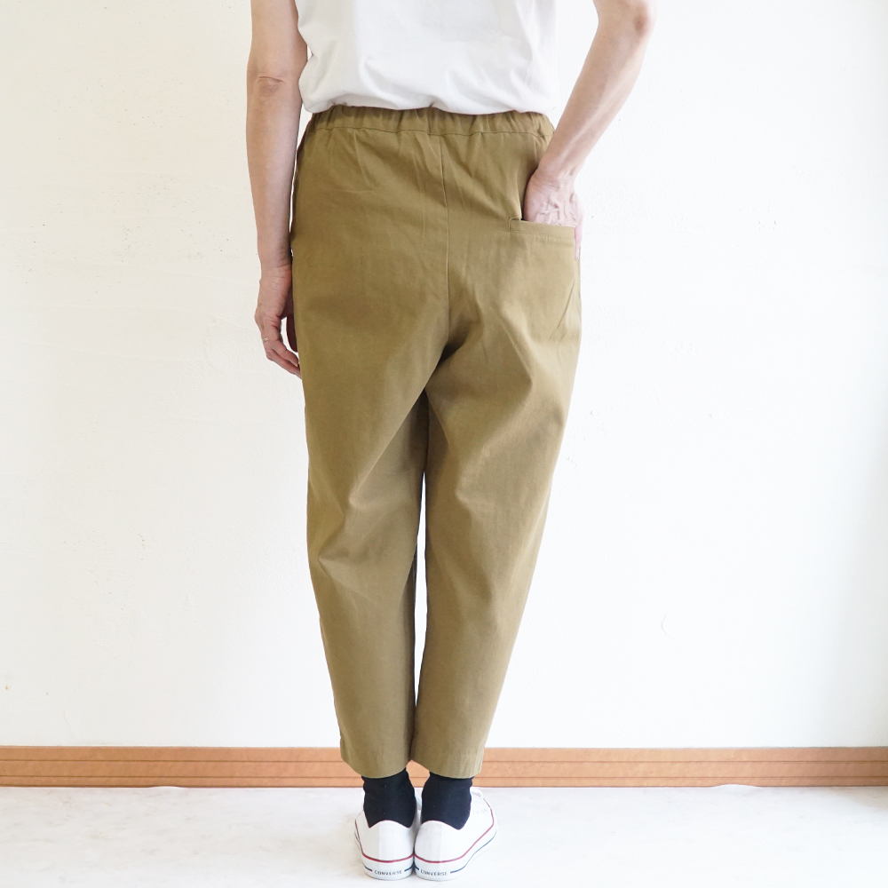 テーパードパンツ 