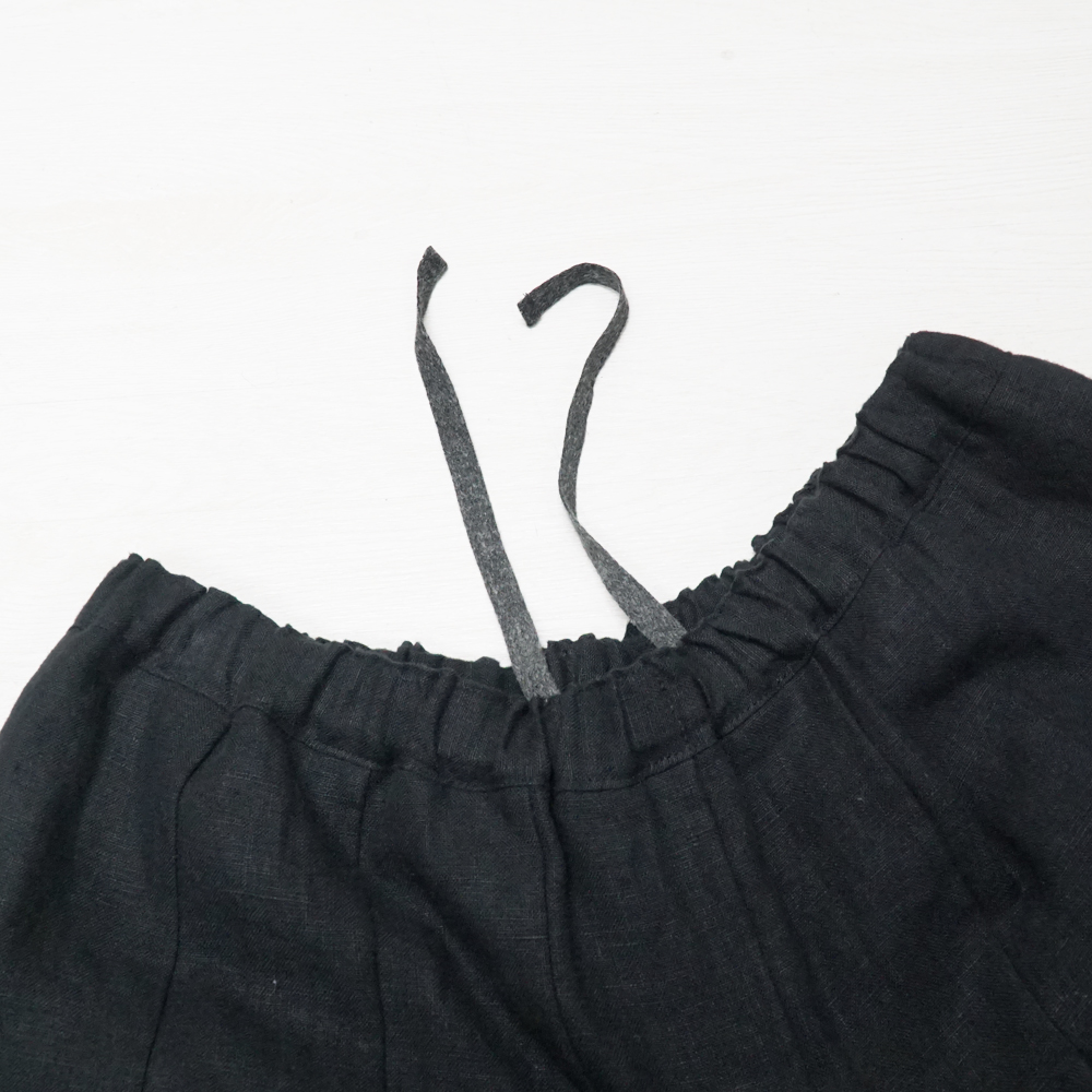 テーパードパンツ 