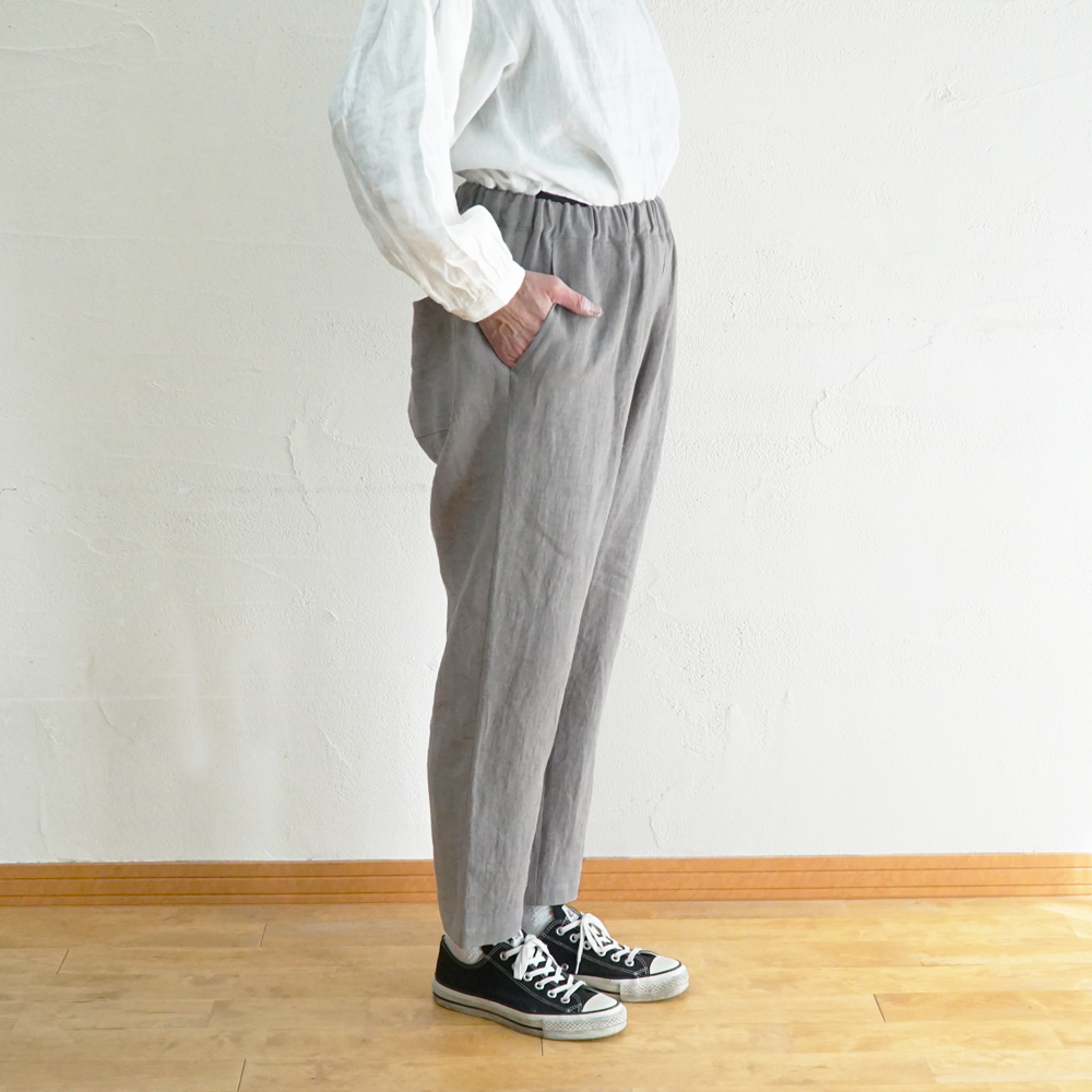 テーパードパンツ 