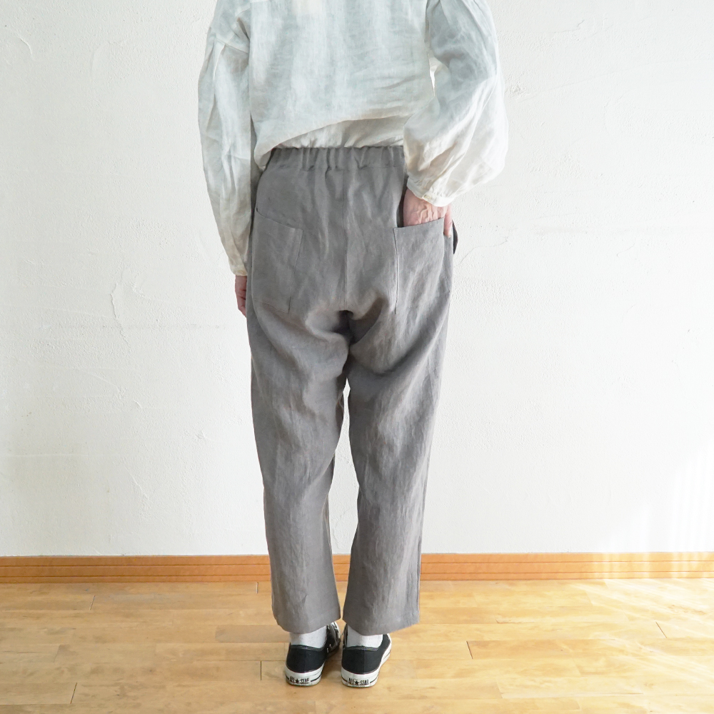 テーパードパンツ 