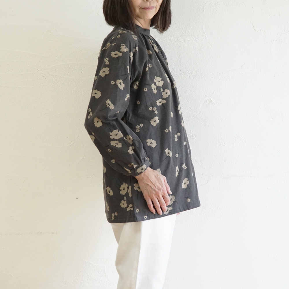 花柄ブラウス 