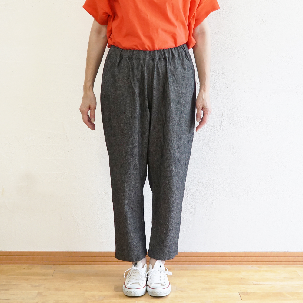 テーパードパンツ 