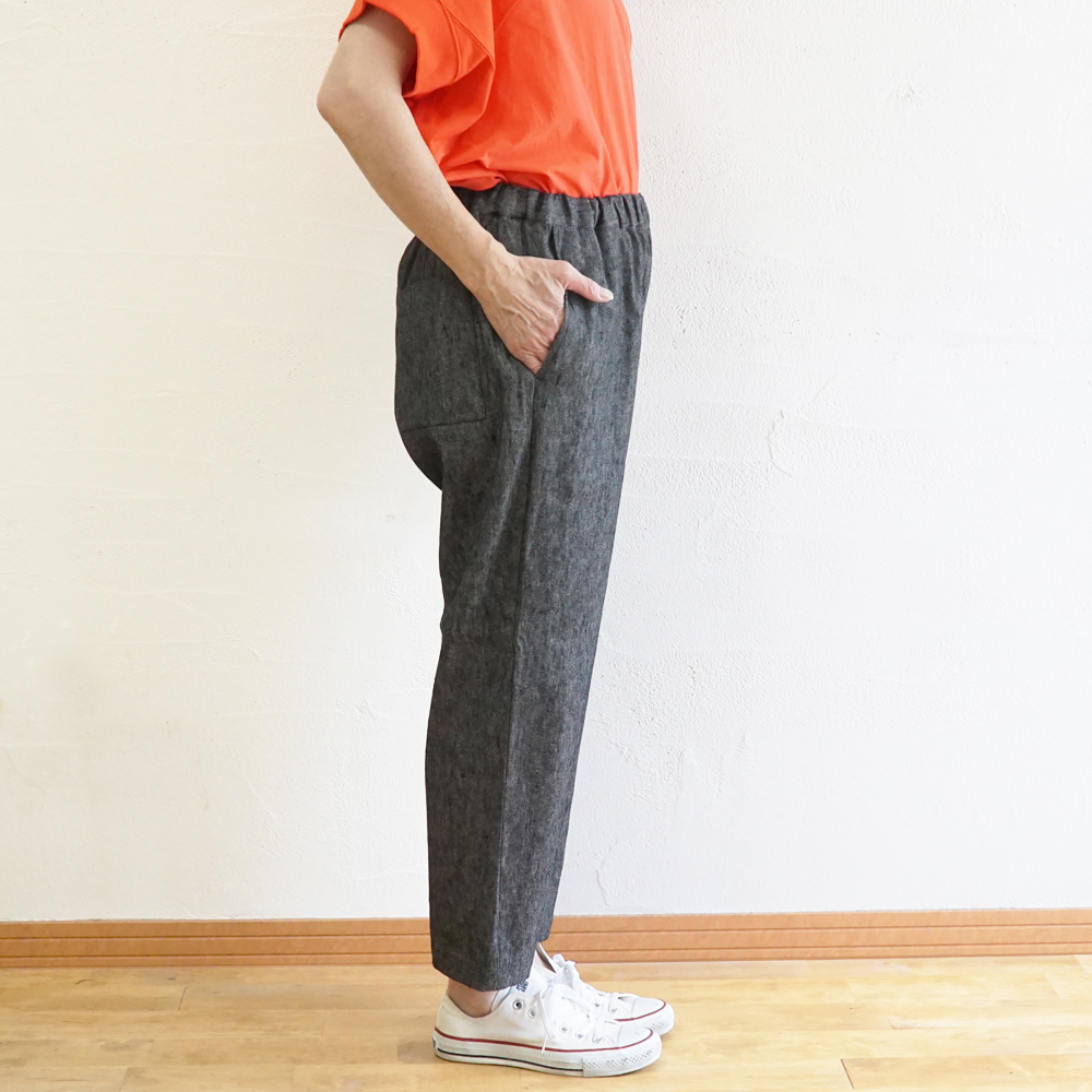 テーパードパンツ 