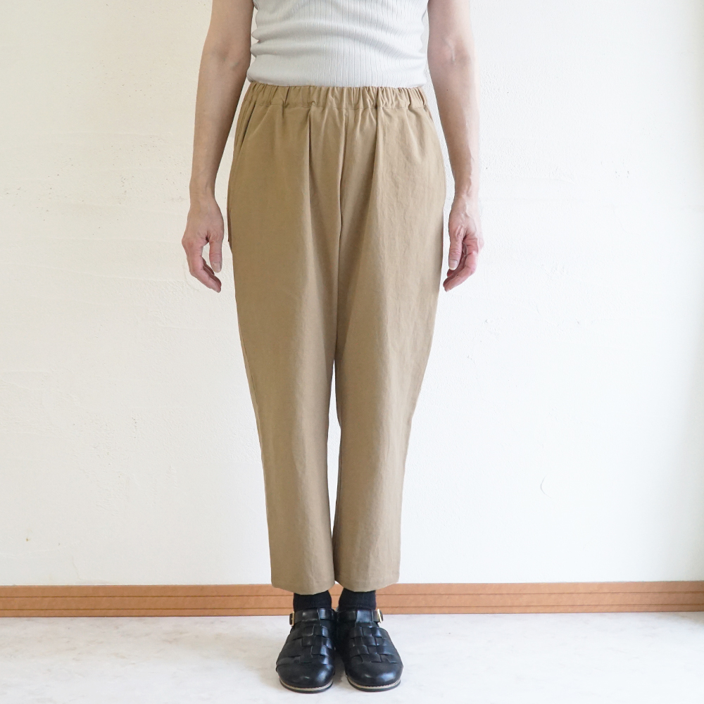 テーパードパンツ 