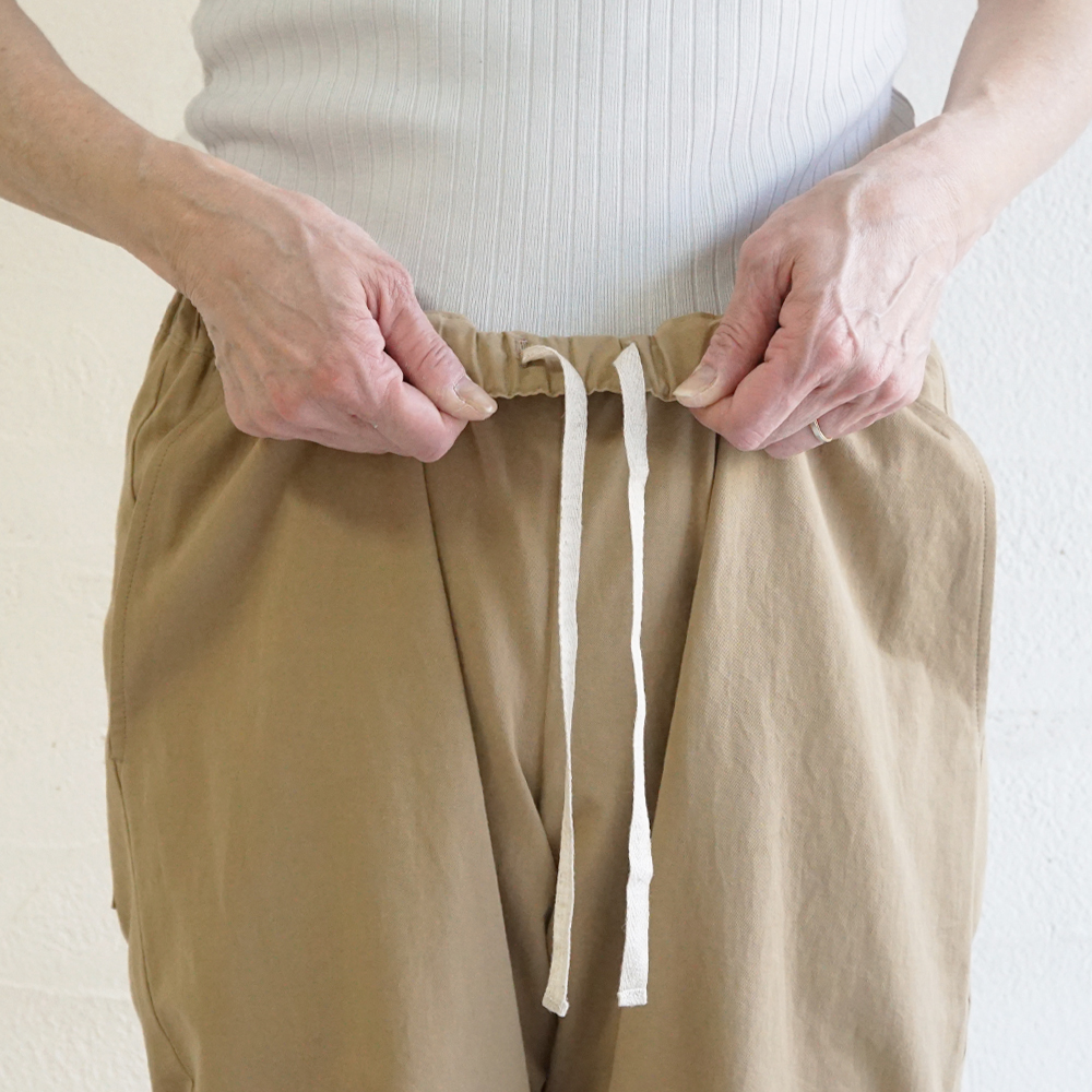 テーパードパンツ 