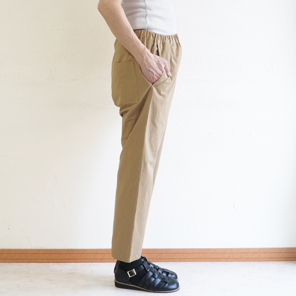 テーパードパンツ 