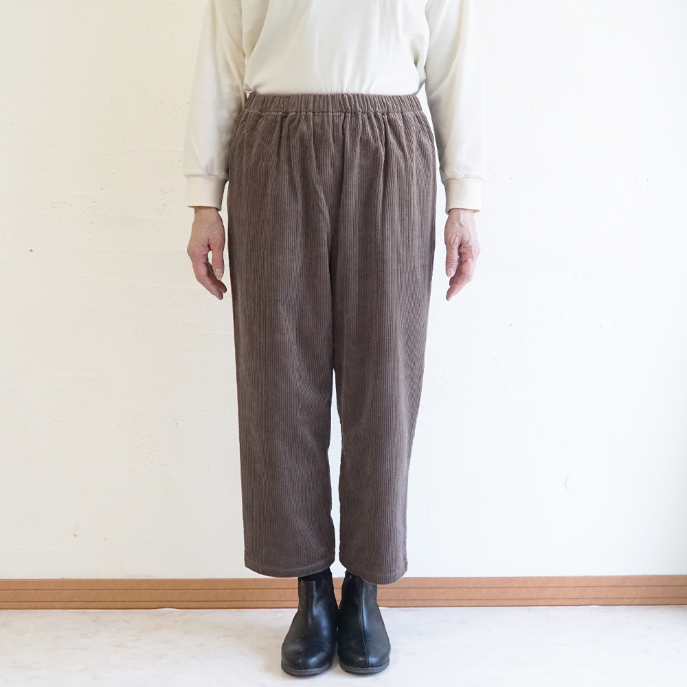 テーパードパンツ 