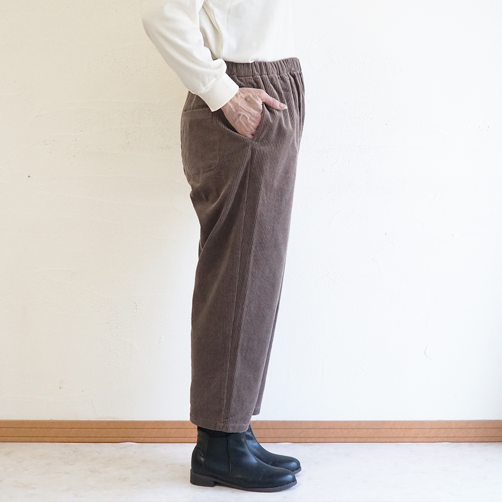 テーパードパンツ 