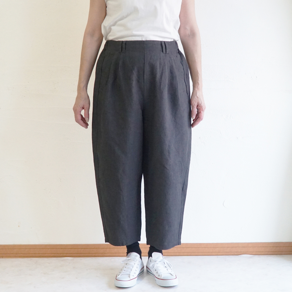 テーパードパンツ 