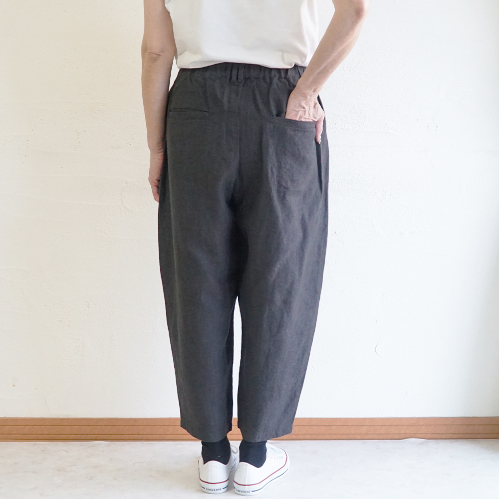 テーパードパンツ 