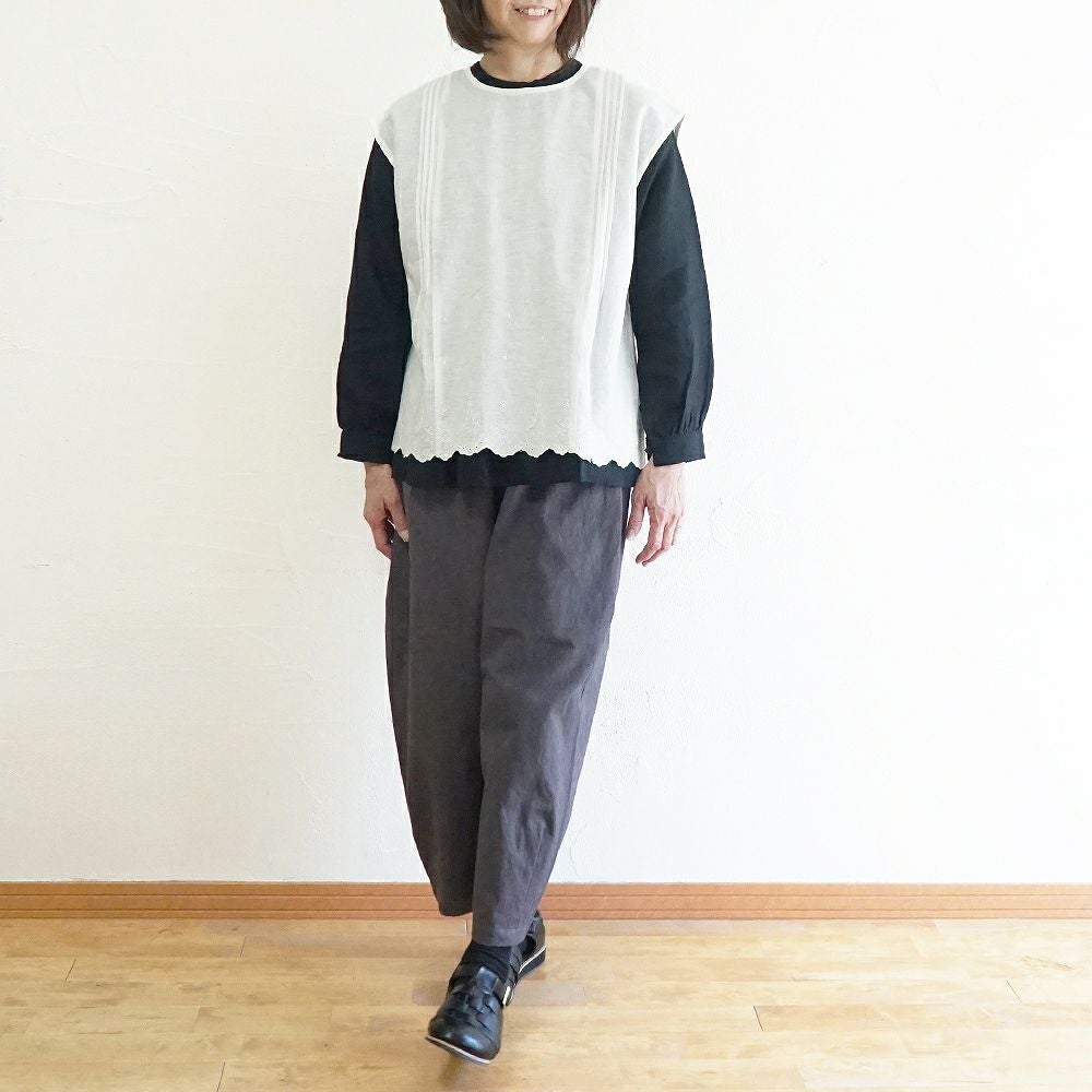 Branch m‘.,ブランチエム,ナチュラル,30代,40代,50代,60代,リネン,ゆったり,麻,ベスト,ブラウス,刺繍,スカラップ刺繡,刺繍ブラウス