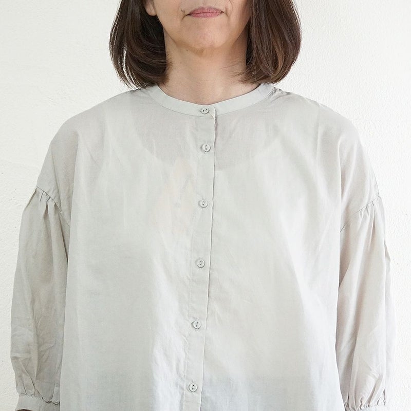 Branch m‘.,ブランチエム,ナチュラル,30代,40代,50代,60代,リネン,ゆったり,コットン,ブラウス,blouse,ギャザーブラウス,バンドカラー,バンドカラーブラウス,コットンリネン,コットンリネンブラウス,