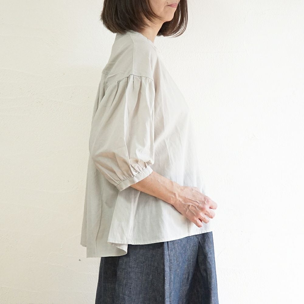 Branch m‘.,ブランチエム,ナチュラル,30代,40代,50代,60代,リネン,ゆったり,コットン,ブラウス,blouse,ギャザーブラウス,バンドカラー,バンドカラーブラウス,コットンリネン,コットンリネンブラウス,