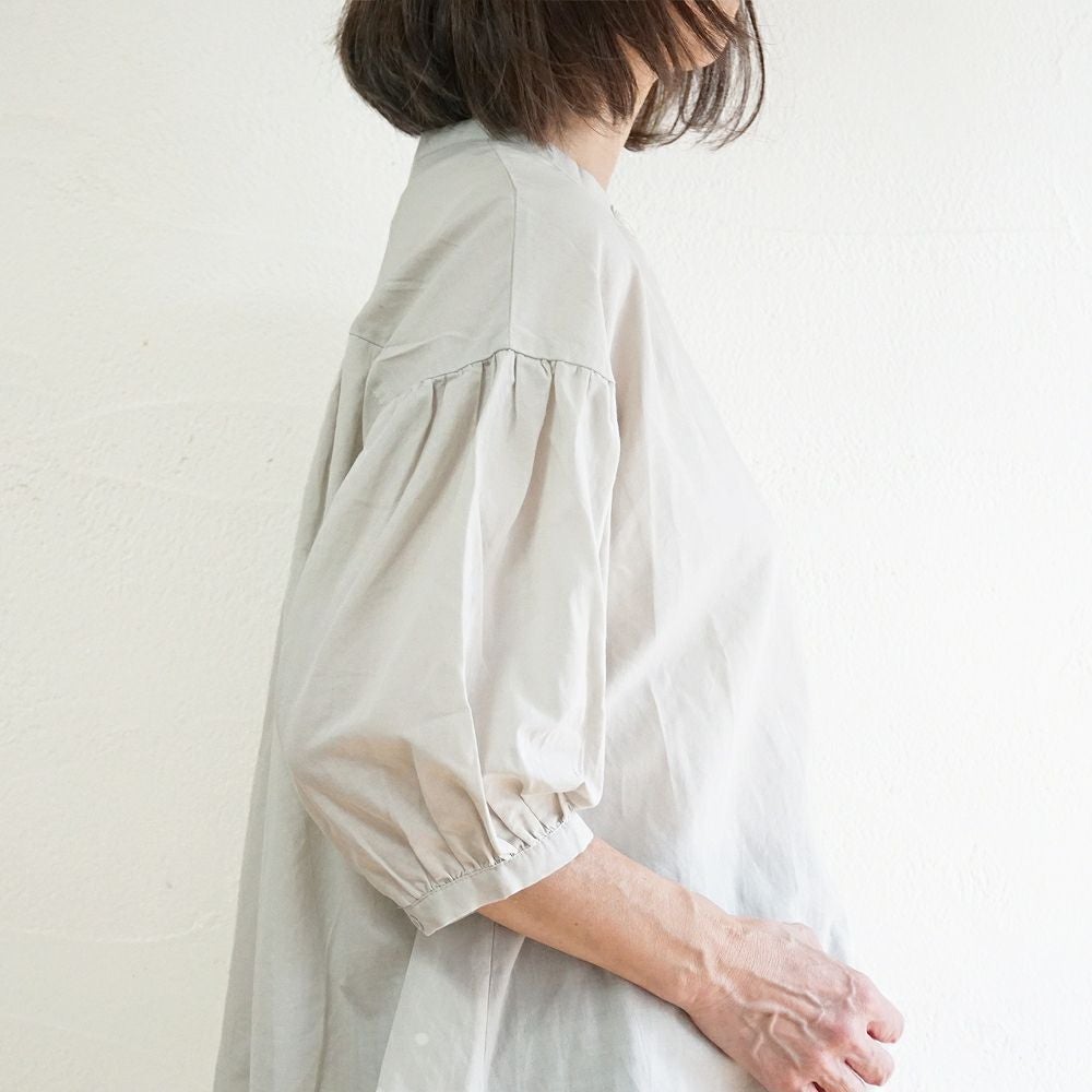 Branch m‘.,ブランチエム,ナチュラル,30代,40代,50代,60代,リネン,ゆったり,コットン,ブラウス,blouse,ギャザーブラウス,バンドカラー,バンドカラーブラウス,コットンリネン,コットンリネンブラウス,