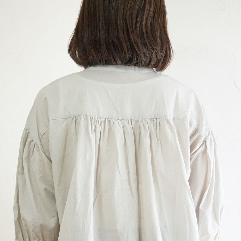 Branch m‘.,ブランチエム,ナチュラル,30代,40代,50代,60代,リネン,ゆったり,コットン,ブラウス,blouse,ギャザーブラウス,バンドカラー,バンドカラーブラウス,コットンリネン,コットンリネンブラウス,