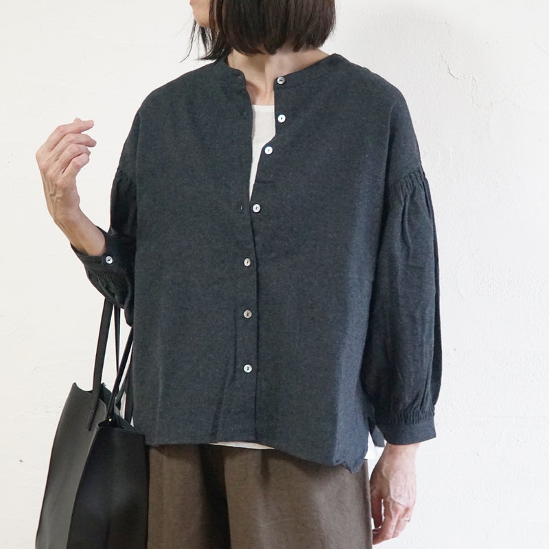Branch m‘.,ブランチエム,ナチュラル,30代,40代,50代,60代,コットン,ゆったり,blouse,ブラウス,綿ブラウス,起毛ブラウス,シャーリング,シャーリングブラウス,バンドカラー,バンドカラーブラウス,スタンドカラー,スタンドカラーブラウス,羽織,羽織ブラウス
