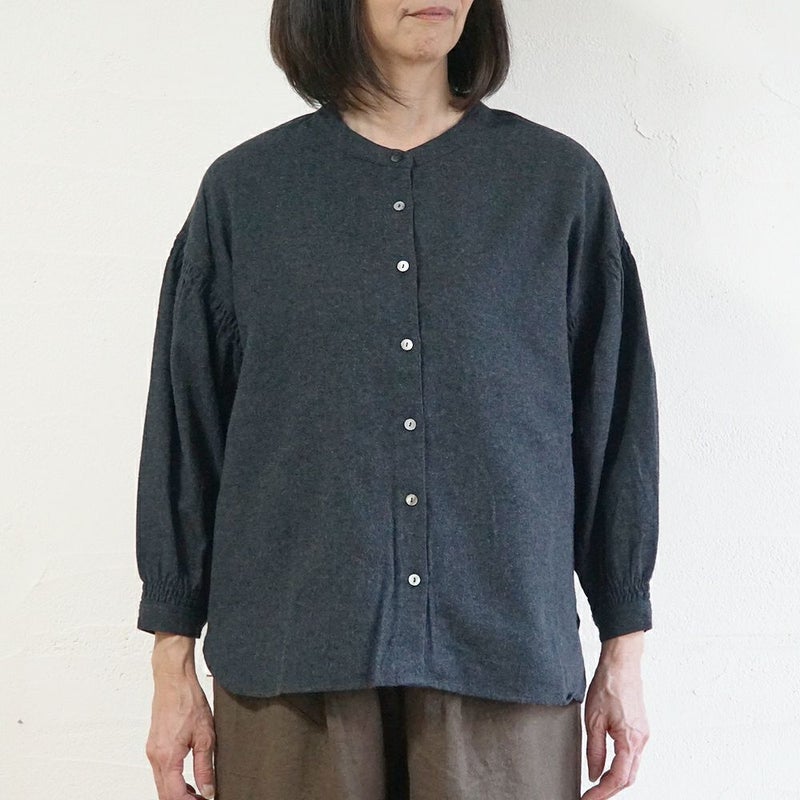 Branch m‘.,ブランチエム,ナチュラル,30代,40代,50代,60代,コットン,ゆったり,blouse,ブラウス,綿ブラウス,起毛ブラウス,シャーリング,シャーリングブラウス,バンドカラー,バンドカラーブラウス,スタンドカラー,スタンドカラーブラウス,羽織,羽織ブラウス