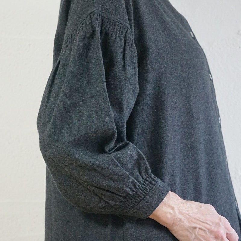 Branch m‘.,ブランチエム,ナチュラル,30代,40代,50代,60代,コットン,ゆったり,blouse,ブラウス,綿ブラウス,起毛ブラウス,シャーリング,シャーリングブラウス,バンドカラー,バンドカラーブラウス,スタンドカラー,スタンドカラーブラウス,羽織,羽織ブラウス