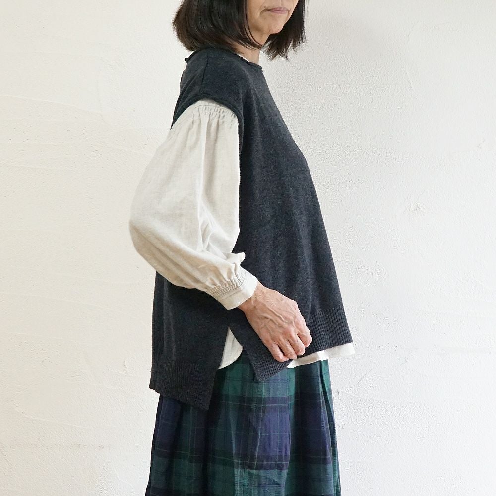 Branch m‘.,ブランチエム,ナチュラル,30代,40代,50代,60代,綿,ゆったり,コットン,ニット,ニットベスト,ベスト,ウール混,重ね着,レイヤードコーデ,レイヤード,