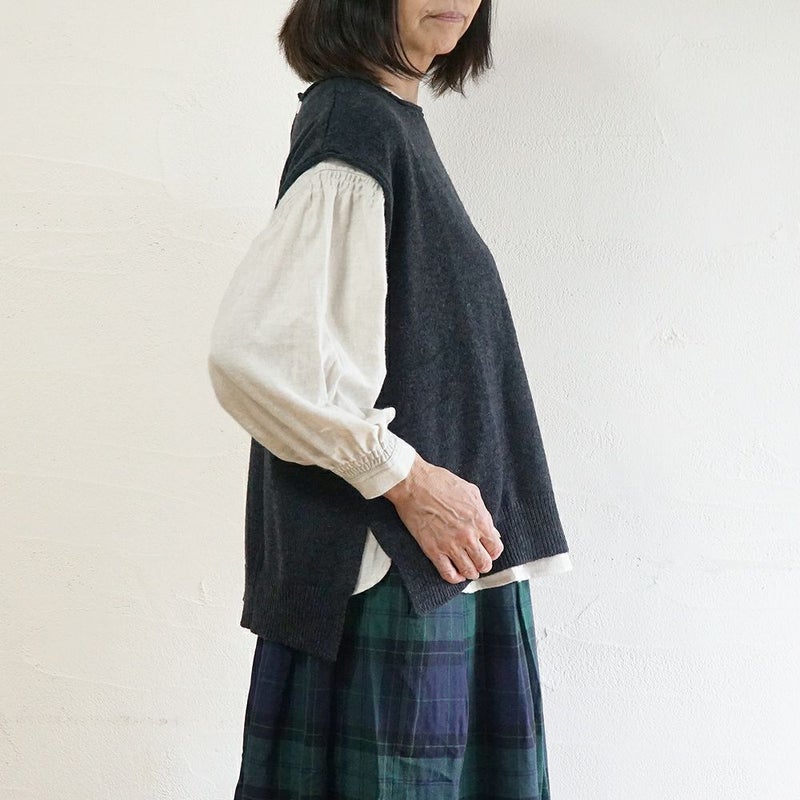 Branch m‘.,ブランチエム,ナチュラル,30代,40代,50代,60代,綿,ゆったり,コットン,ニット,ニットベスト,ベスト,ウール混,重ね着,レイヤードコーデ,レイヤード,