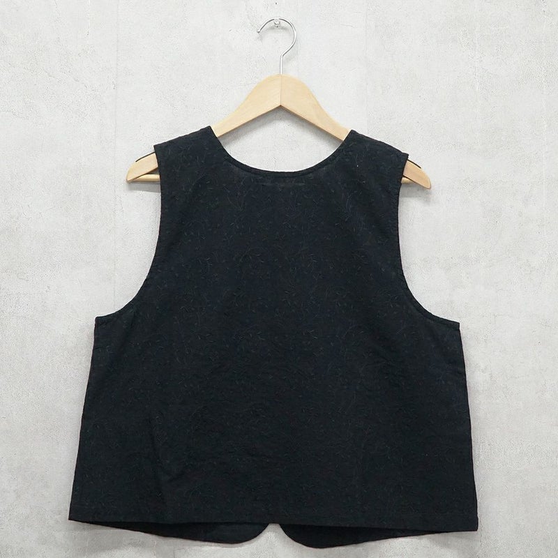 Branch m‘.,ブランチエム,ナチュラル,30代,40代,50代,60代,リネン,ゆったり,刺繍,刺繍ベスト,ベスト,2way,前後着用,2wayベスト