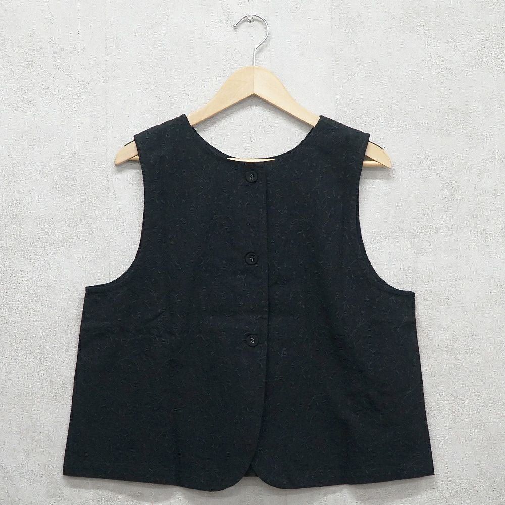 Branch m‘.,ブランチエム,ナチュラル,30代,40代,50代,60代,リネン,ゆったり,刺繍,刺繍ベスト,ベスト,2way,前後着用,2wayベスト