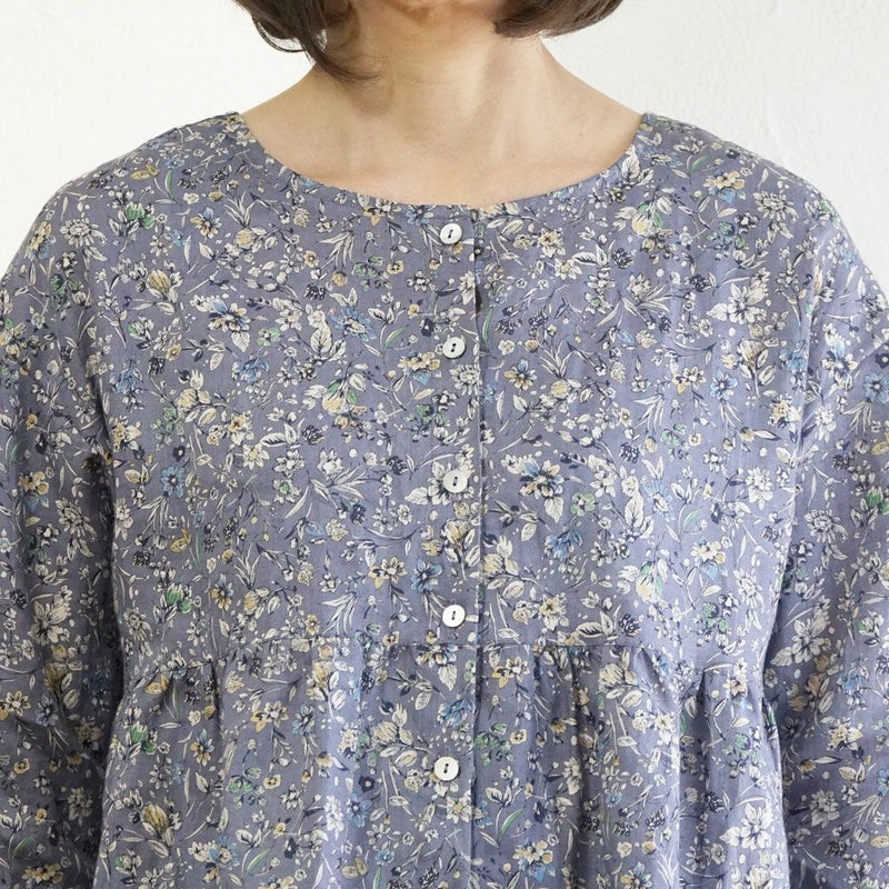Branch m‘.,ブランチエム,ナチュラル,30代,40代,50代,60代,リネン,ゆったり, ブラウス,リネンブラウス,花柄,花柄ブラウス,2way,2wayブラウスノーカラーブラウス,ギャザーブラウ