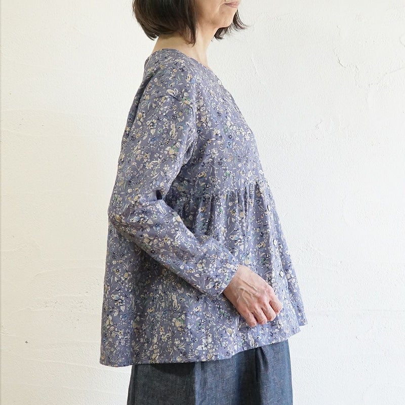 Branch m‘.,ブランチエム,ナチュラル,30代,40代,50代,60代,リネン,ゆったり, ブラウス,リネンブラウス,花柄,花柄ブラウス,2way,2wayブラウスノーカラーブラウス,ギャザーブラウ