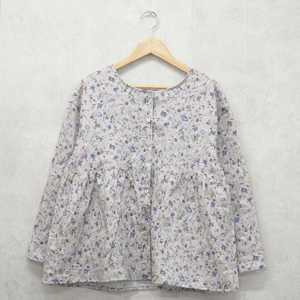 Branch m‘.,ブランチエム,ナチュラル,30代,40代,50代,60代,リネン,ゆったり, ブラウス,リネンブラウス,花柄,花柄ブラウス,2way,2wayブラウスノーカラーブラウス,ギャザーブラウ