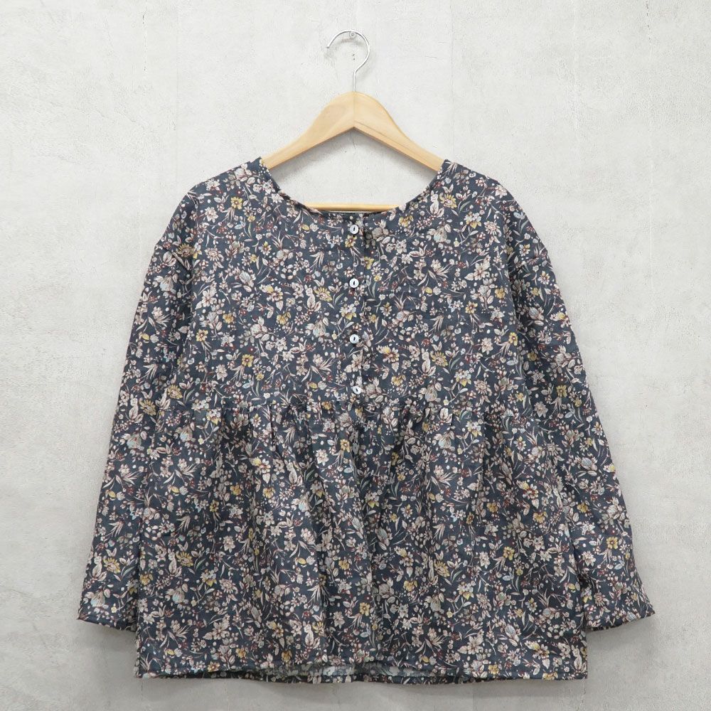 Branch m‘.,ブランチエム,ナチュラル,30代,40代,50代,60代,リネン,ゆったり, ブラウス,リネンブラウス,花柄,花柄ブラウス,2way,2wayブラウスノーカラーブラウス,ギャザーブラウ