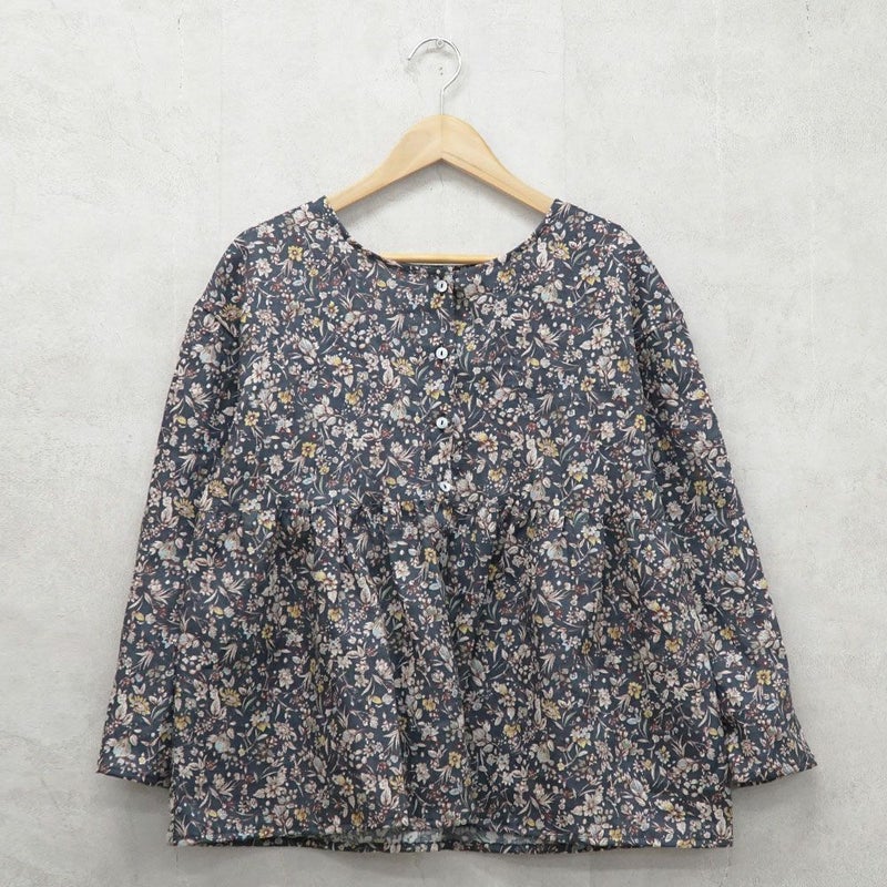 Branch m‘.,ブランチエム,ナチュラル,30代,40代,50代,60代,リネン,ゆったり, ブラウス,リネンブラウス,花柄,花柄ブラウス,2way,2wayブラウスノーカラーブラウス,ギャザーブラウ