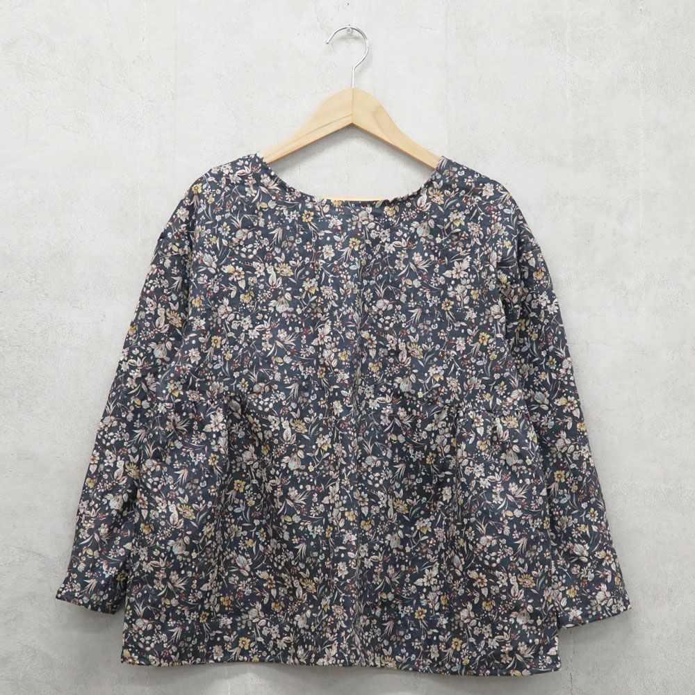 Branch m‘.,ブランチエム,ナチュラル,30代,40代,50代,60代,リネン,ゆったり, ブラウス,リネンブラウス,花柄,花柄ブラウス,2way,2wayブラウスノーカラーブラウス,ギャザーブラウ