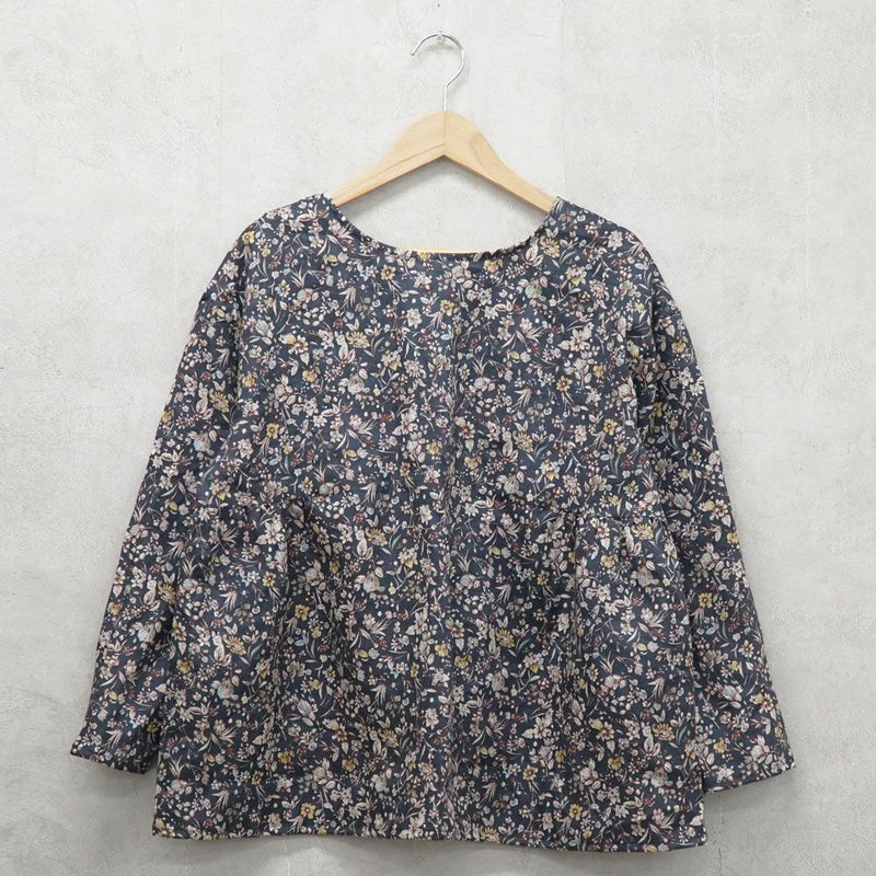 Branch m‘.,ブランチエム,ナチュラル,30代,40代,50代,60代,リネン,ゆったり, ブラウス,リネンブラウス,花柄,花柄ブラウス,2way,2wayブラウスノーカラーブラウス,ギャザーブラウ