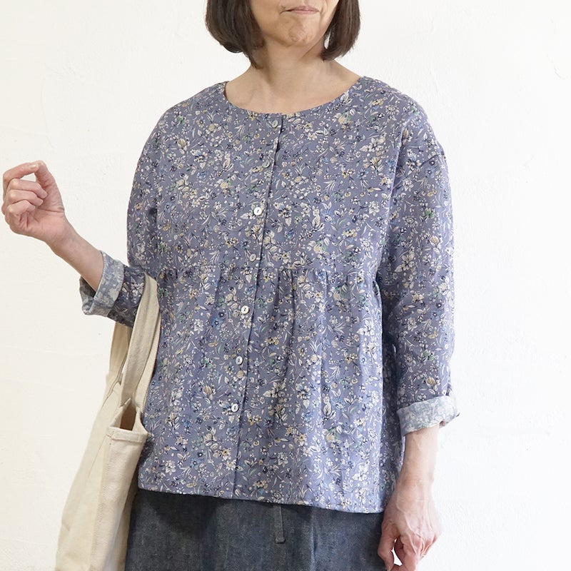 Branch m‘.,ブランチエム,ナチュラル,30代,40代,50代,60代,リネン,ゆったり, ブラウス,リネンブラウス,花柄,花柄ブラウス,2way,2wayブラウスノーカラーブラウス,ギャザーブラウ