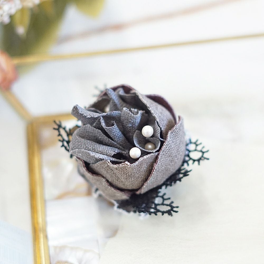 Branch m‘.,ブランチエム,ナチュラル,30代,40代,50代,60代,ブローチ,コサージュ,布,花,オケージョン,セレモニー,リネンのコサージュ,つぼみ