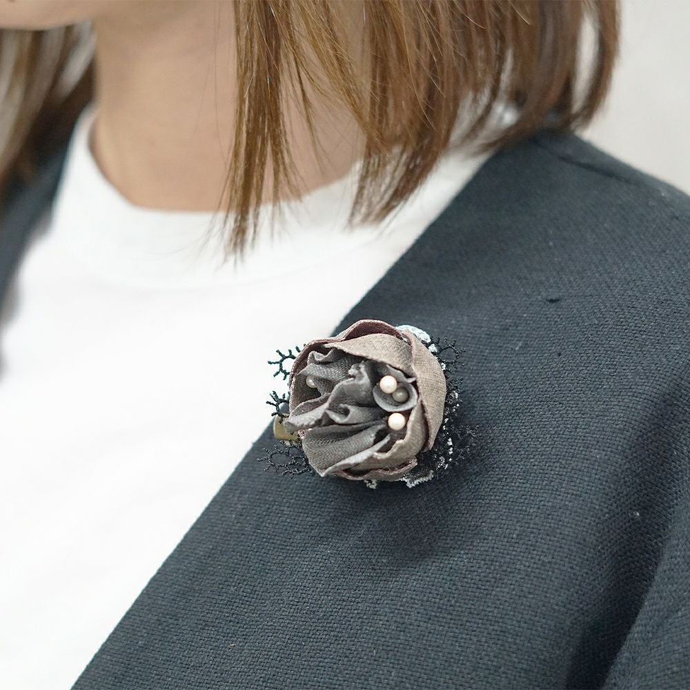 Branch m‘.,ブランチエム,ナチュラル,30代,40代,50代,60代,ブローチ,コサージュ,布,花,オケージョン,セレモニー,リネンのコサージュ,つぼみ