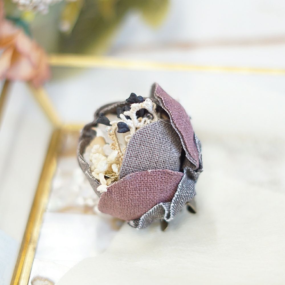 Branch m‘.,ブランチエム,ナチュラル,30代,40代,50代,60代,ブローチ,コサージュ,布,花,オケージョン,セレモニー,リネンのコサージュ,つぼみ